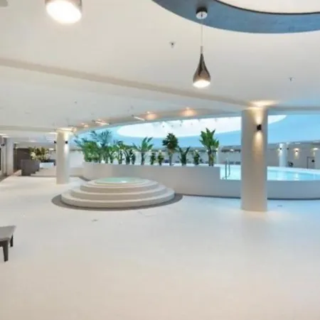 Apartment Hanza Tower Deluxe Sauna & Jacuzzi & Pool