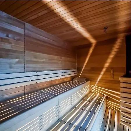 Hanza Tower Deluxe Sauna & Jacuzzi & Pool Apartment *